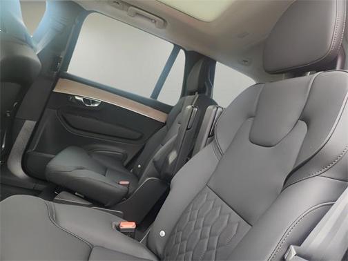 2025 Volvo XC90 Plug-In Hybrid T8 Plus 6-Seater