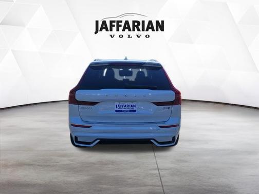 Crystal White 2026 Volvo XC60 B5 Ultra
