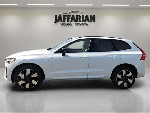 2025 Volvo XC60 Plug-In Hybrid T8 Plus