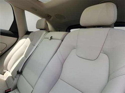 2025 Volvo XC60 Plug-In Hybrid T8 Plus