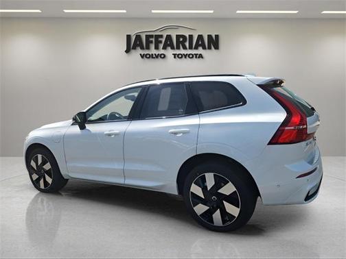 2025 Volvo XC60 Plug-In Hybrid T8 Plus