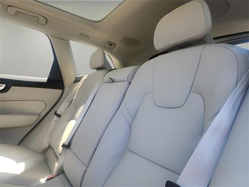 2025 Volvo XC60 Plug-In Hybrid T8 Ultra