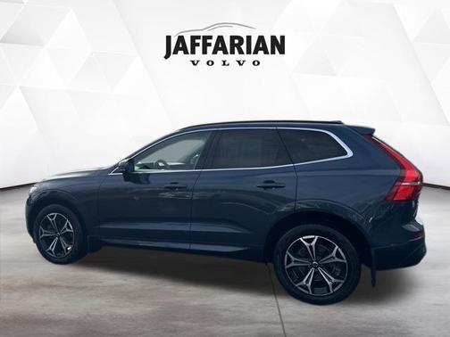 2022 Volvo XC60 B5 Momentum