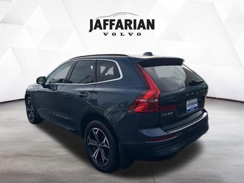 2022 Volvo XC60 B5 Momentum