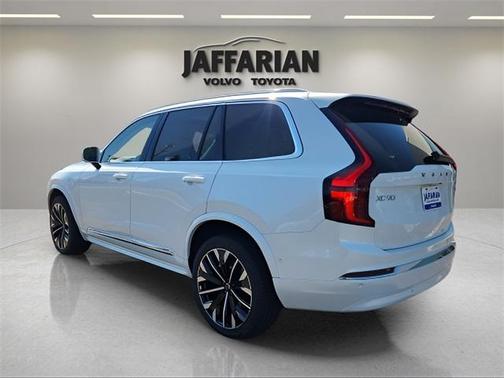 2025 Volvo XC90 B6 Plus 7-Seater