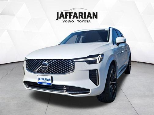 2025 Volvo XC90 B6 Plus 7-Seater