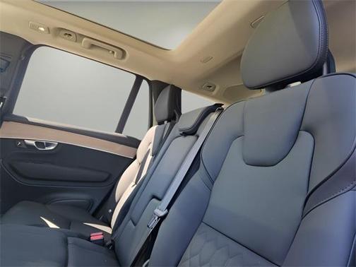 2025 Volvo XC90 B6 Plus 7-Seater