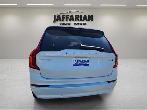2025 Volvo XC90 B6 Plus 7-Seater