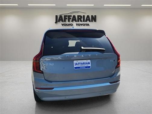 2025 Volvo XC90 B6 Ultra