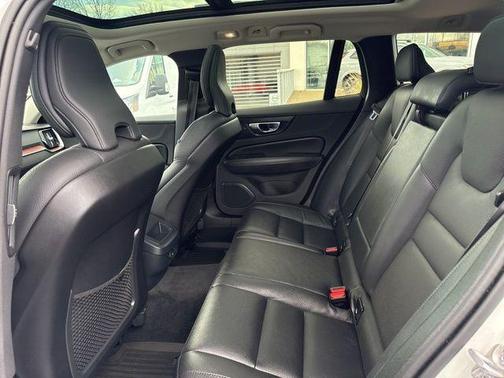 2024 Volvo V60 Cross Country B5 Plus