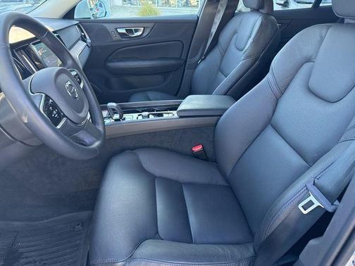 2024 Volvo V60 Cross Country B5 Plus