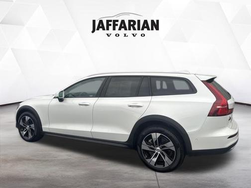 2024 Volvo V60 Cross Country B5 Plus