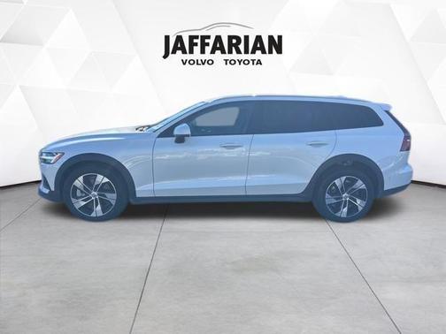 2024 Volvo V60 Cross Country B5 Plus