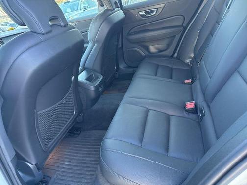 2024 Volvo V60 Cross Country B5 Plus