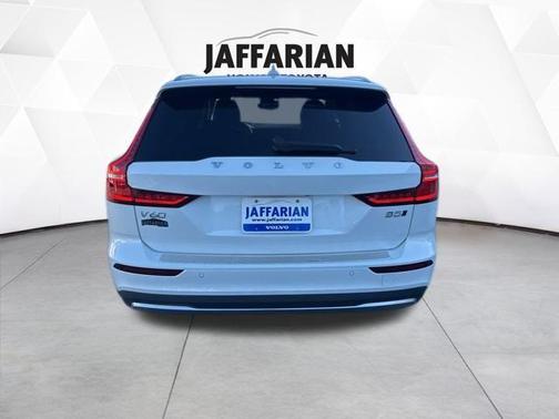 2024 Volvo V60 Cross Country B5 Plus