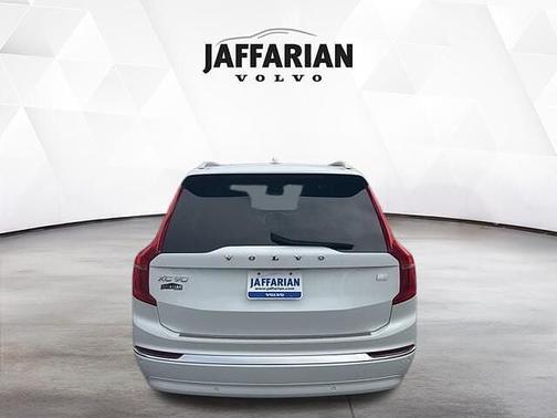 2023 Volvo XC90 Plus