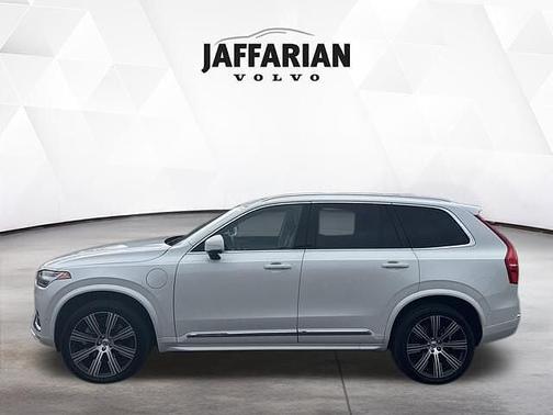 2023 Volvo XC90 Plus