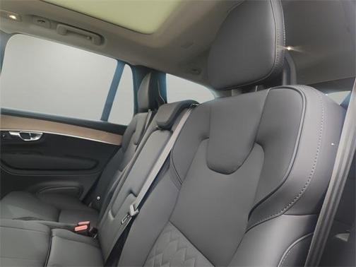 2025 Volvo XC90 Plug-In Hybrid T8 Plus 7-Seater