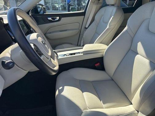 2023 Volvo XC60 B5 Plus Dark Theme