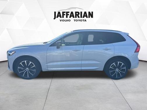 2023 Volvo XC60 B5 Plus Dark Theme