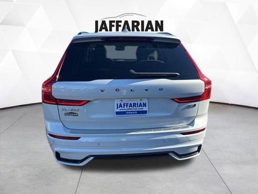 2023 Volvo XC60 B5 Plus Dark Theme