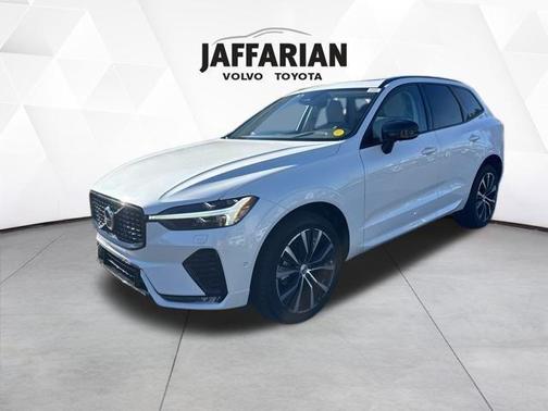 2023 Volvo XC60 B5 Plus Dark Theme