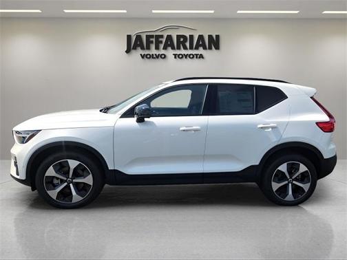 2026 Volvo XC40 B5 Plus