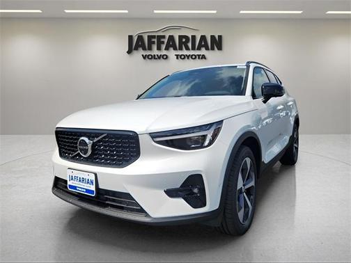 2026 Volvo XC40 B5 Plus