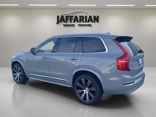2025 Volvo XC90 B6 Plus 7-Seater