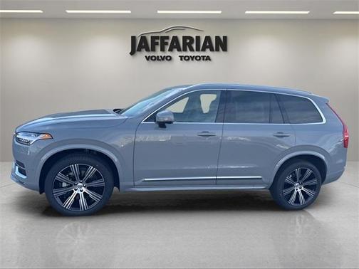 2025 Volvo XC90 B6 Plus 7-Seater