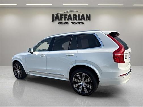 2024 Volvo XC90 Recharge Plug-In Hybrid T8 Ultimate Bright Theme 7-Seater