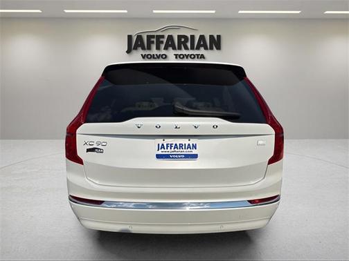 2024 Volvo XC90 Recharge Plug-In Hybrid T8 Ultimate Bright Theme 7-Seater