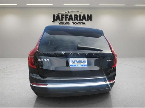2025 Volvo XC90 B6 Plus 7-Seater