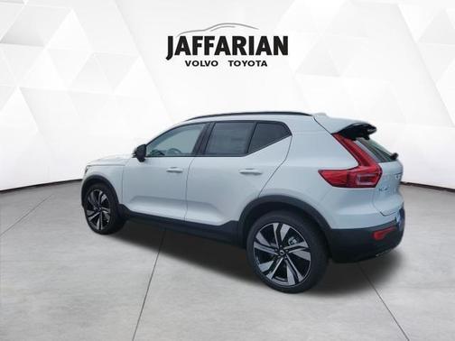 2026 Volvo XC40 B5 Ultra
