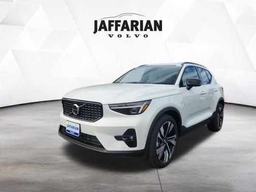 2026 Volvo XC40 B5 Ultra