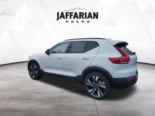 2026 Volvo XC40 B5 Ultra