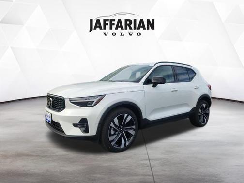 2026 Volvo XC40 B5 Ultra