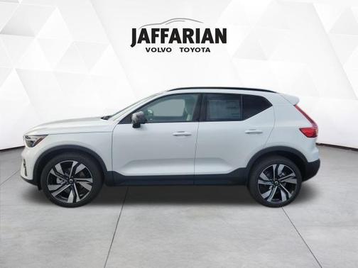 2026 Volvo XC40 B5 Ultra