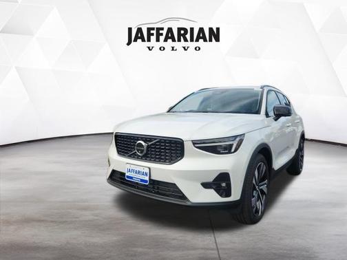2026 Volvo XC40 B5 Ultra