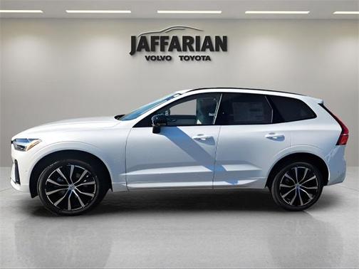 2025 Volvo XC60 B5 Plus