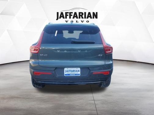 2026 Volvo XC40 B5 Core