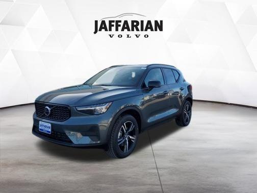 2026 Volvo XC40 B5 Core