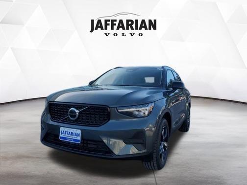 2026 Volvo XC40 B5 Core