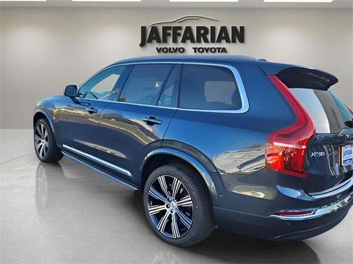 2025 Volvo XC90 B6 Plus 7-Seater