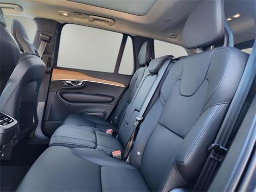 2025 Volvo XC90 B6 Plus 7-Seater