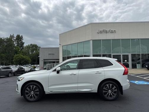 2022 Volvo XC60 B5 Inscription