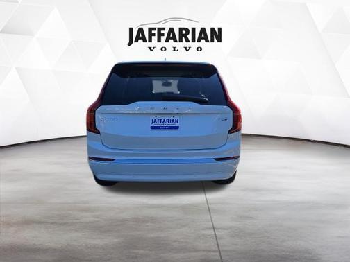 Crystal White Pearl 2026 Volvo XC90 Plug-In Hybrid T8 Ultra