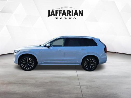 Crystal White Pearl 2026 Volvo XC90 Plug-In Hybrid T8 Ultra