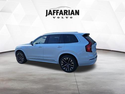 Crystal White Pearl 2026 Volvo XC90 Plug-In Hybrid T8 Ultra