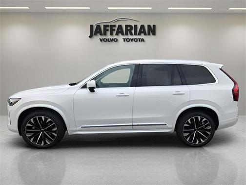 2025 Volvo XC90 B6 Plus 7-Seater